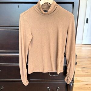 Banana Republic Factory camel color turtle neck size small